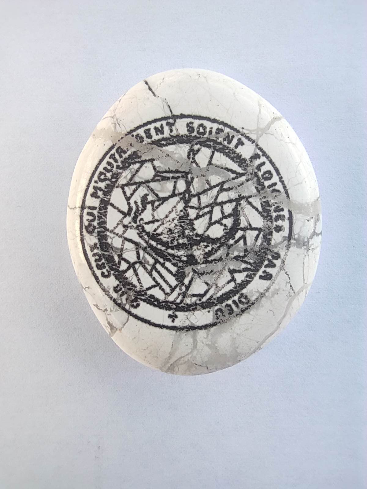 Pentacle sur Galet n°07 : Lampe des Catacombes